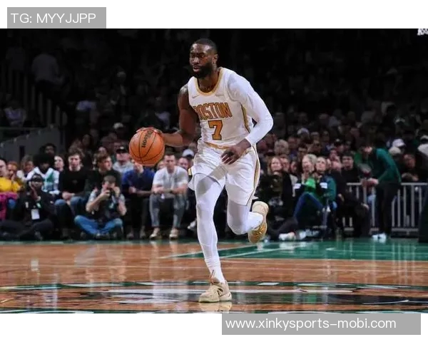 前NBA球员质疑布朗何时能获得认可50分双料MVP带领残阵绿军排第三